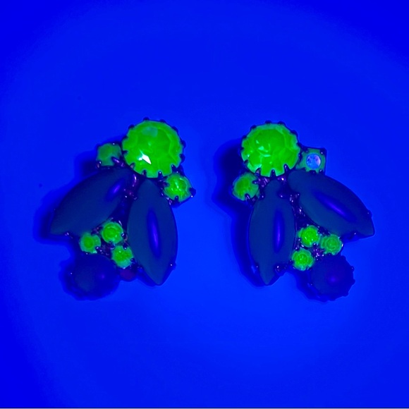 Vintage Green Uranium Glass Clip On Earrings - Picture 1 of 6